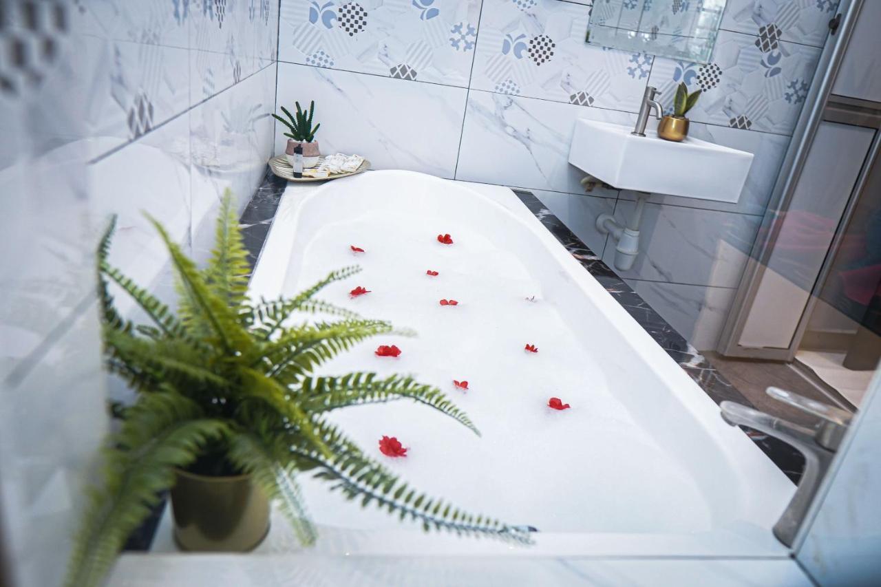 Ghazrins Desaru Hotel Пенгеранг Екстериор снимка