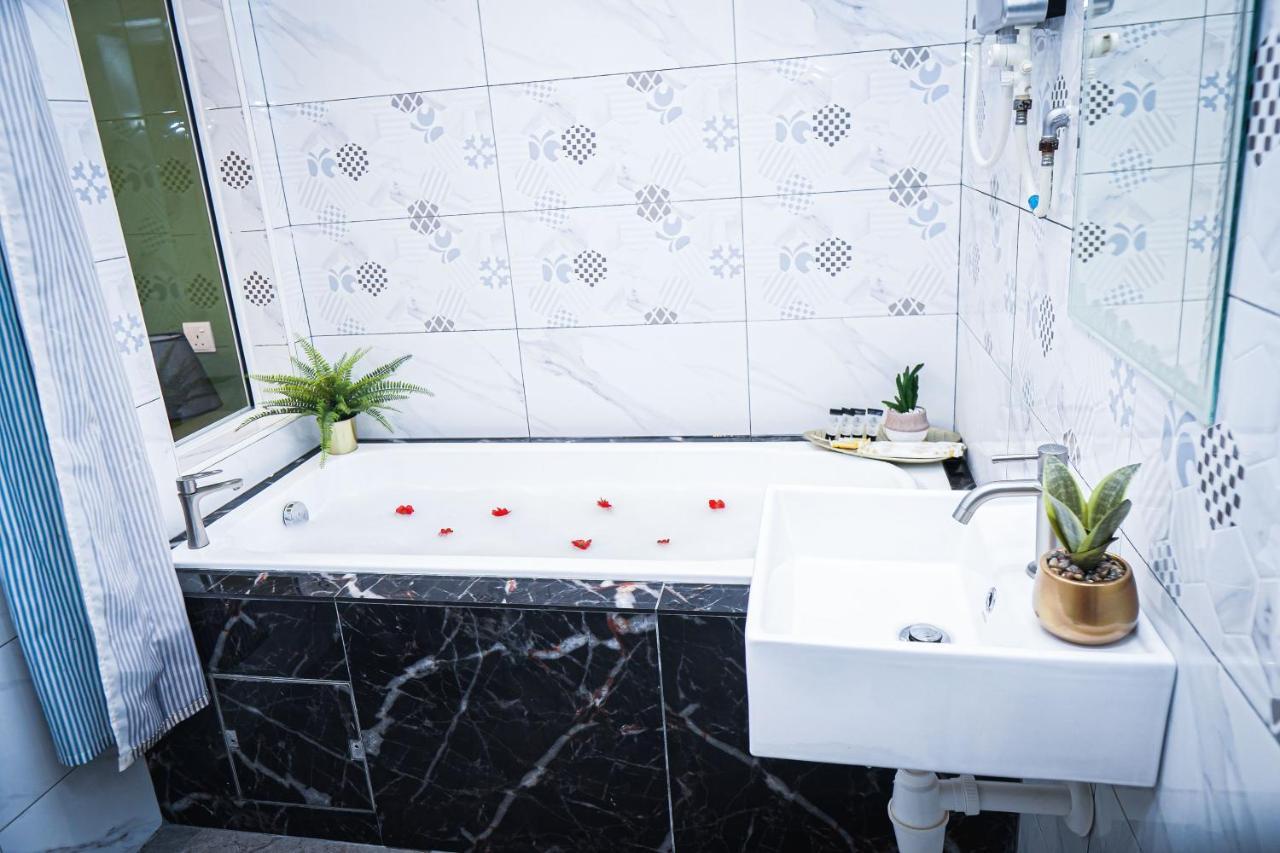 Ghazrins Desaru Hotel Пенгеранг Екстериор снимка